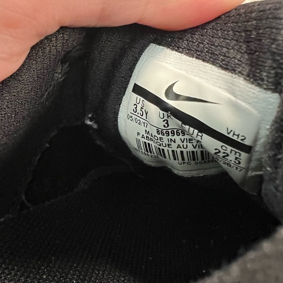 Nike Girls Shoes Size 3.5 - Picture 8 of 8